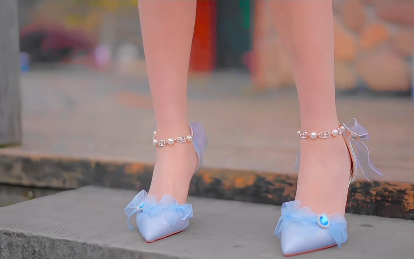 Hana Du's elegant legs are a splash of this universe.