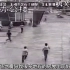 汶川大地震真实监控录像：市长边刨尸体边哭，主持人哽咽播报伤亡