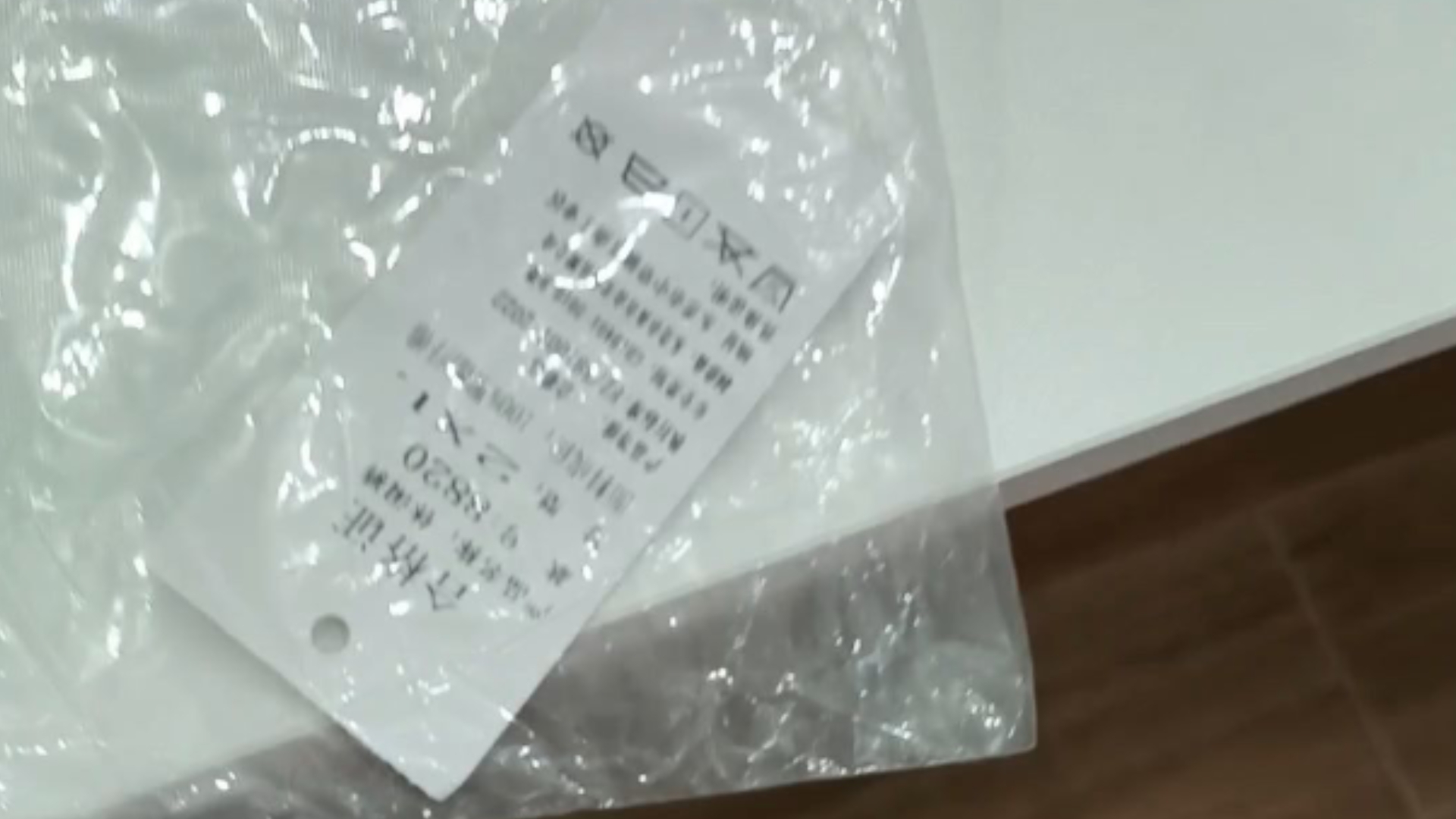 吊牌一定要有东西吊着