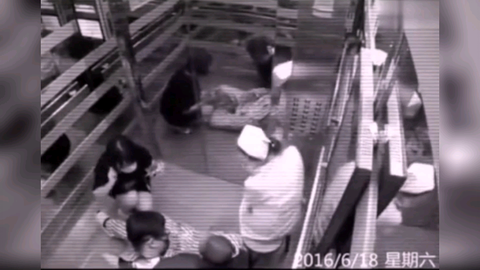 监控下的诡异视频医院 447c80b67ae11e237beeb6621b5bf451ceeb0d8a.png@480w_270h_1c