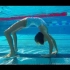 超能女孩水下做体操Carla underwater doing underwater gymnastics