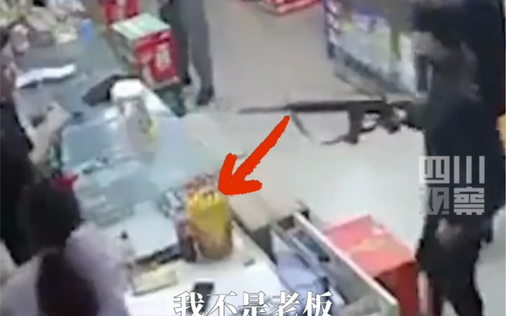 中国女店员遭歹徒持枪绑架，女店员曾绝望哭喊，表示自己还有两个小孩