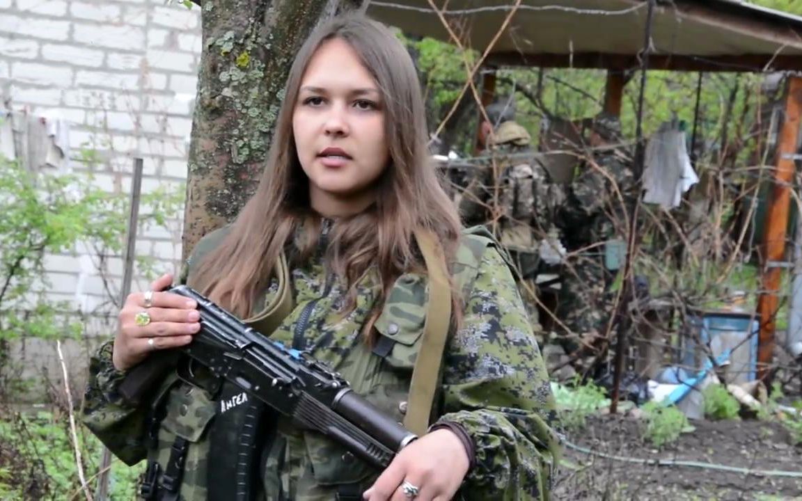 这样的女兵可不是摆设！乌东顿涅茨克的女民兵