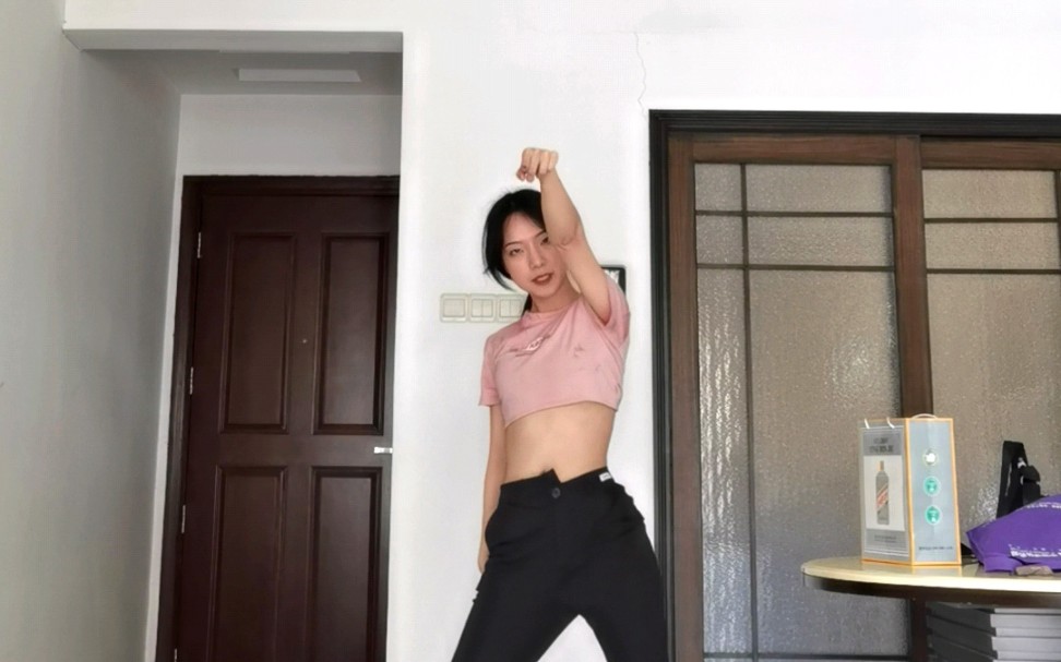 Pink Venom 翻跳 —— 可惜看不清楚我的美甲，可配了可配了