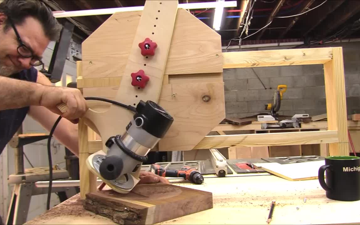 【木工DIY工具】这位发明家又搞了一个可以效率开盘口的雕刻机辅具