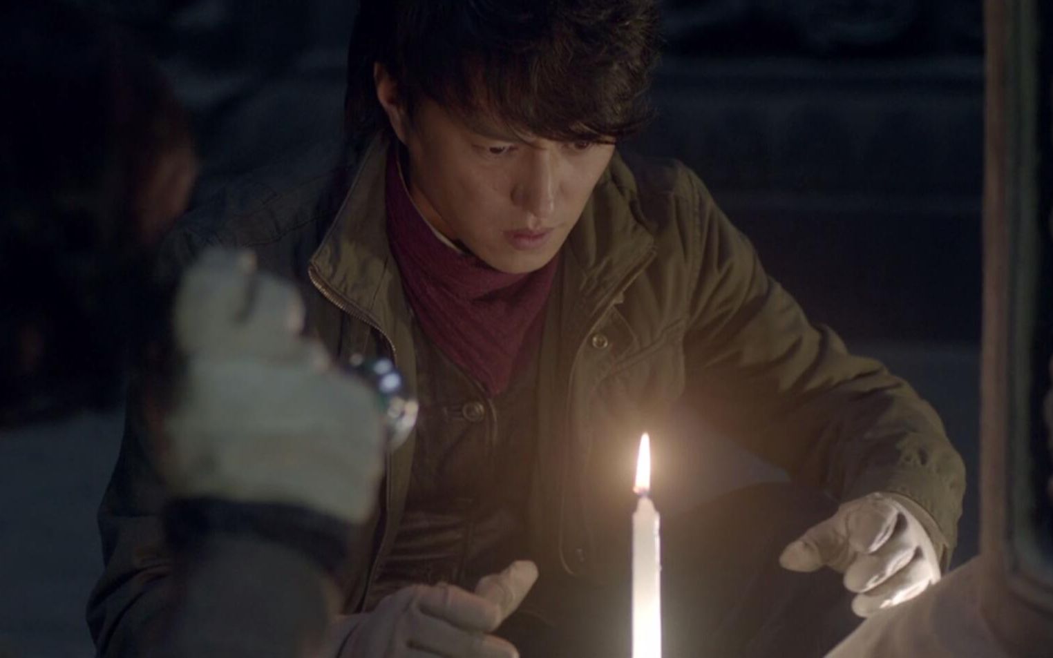 精绝古城:人点烛,鬼吹灯,靳东第一次盗墓就遇到