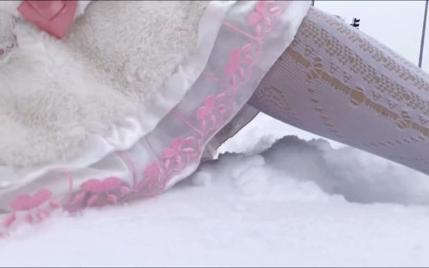 Even the wind blows and interferes.