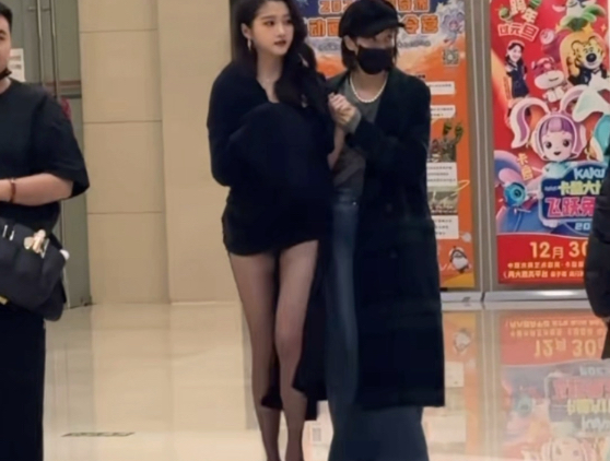 关晓彤黑丝大长腿，这个腿太绝了