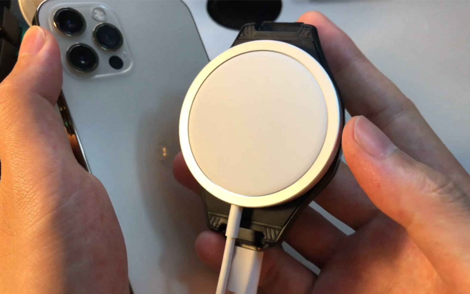 15W都少见的苹果MagSafe磁吸充电器经过一番改造后，结果令人意外