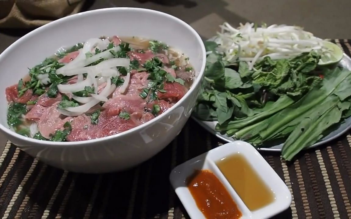 煮家男人:正宗的越南生牛肉河粉 做法很简单 就是有点小怕怕