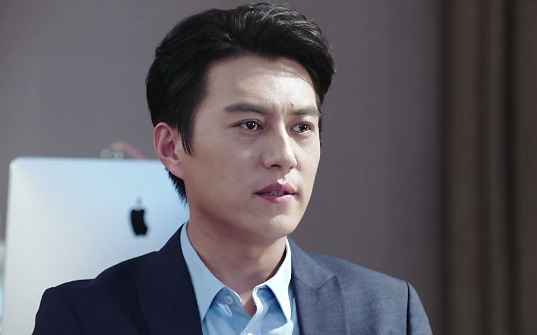 截止2018年,12月靳东主演的抗战电视剧有:《来势凶猛》《伪装者》《战