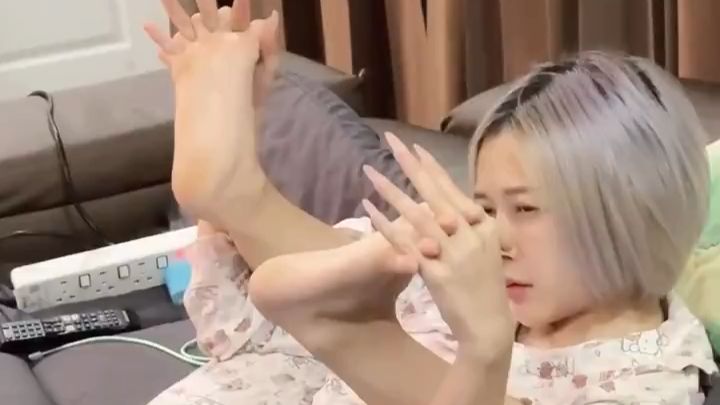 资深柔术表演者的后折拍摄