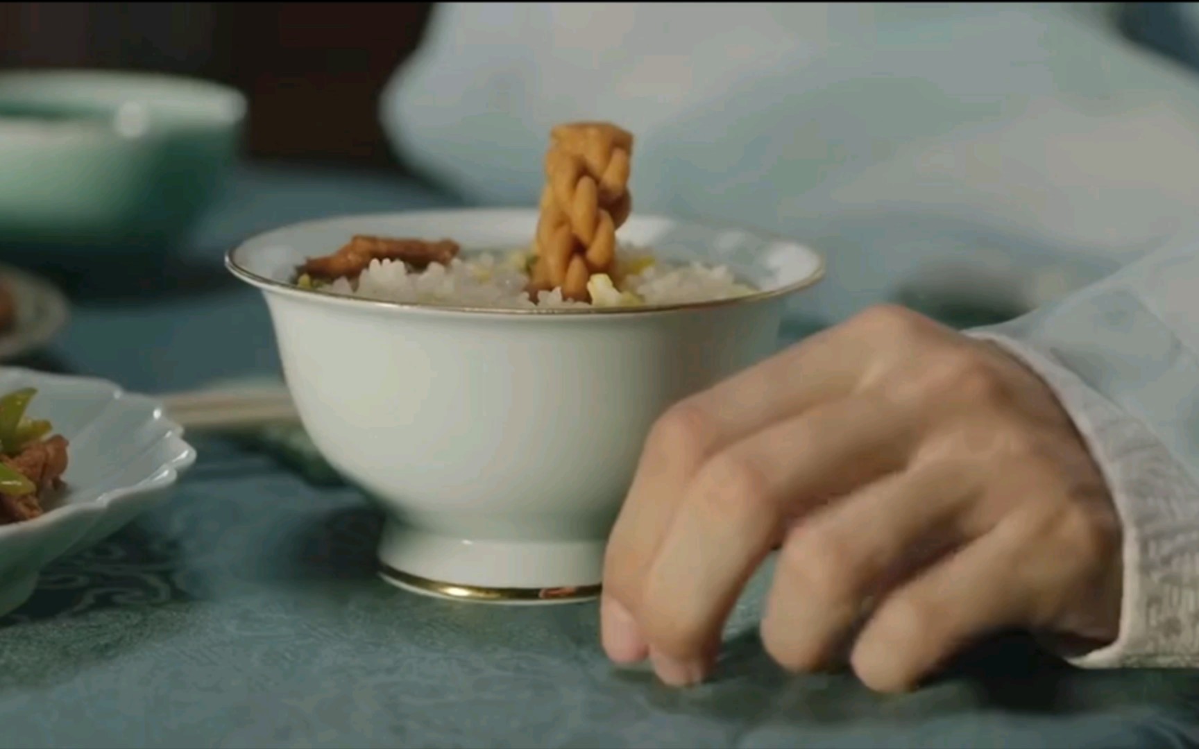 63【古风美食空镜素材】麻饭是什么饭？雕萝卜花、黑暗料理、黄豆绿豆撒一地、挑豆子、饭盒起飞～