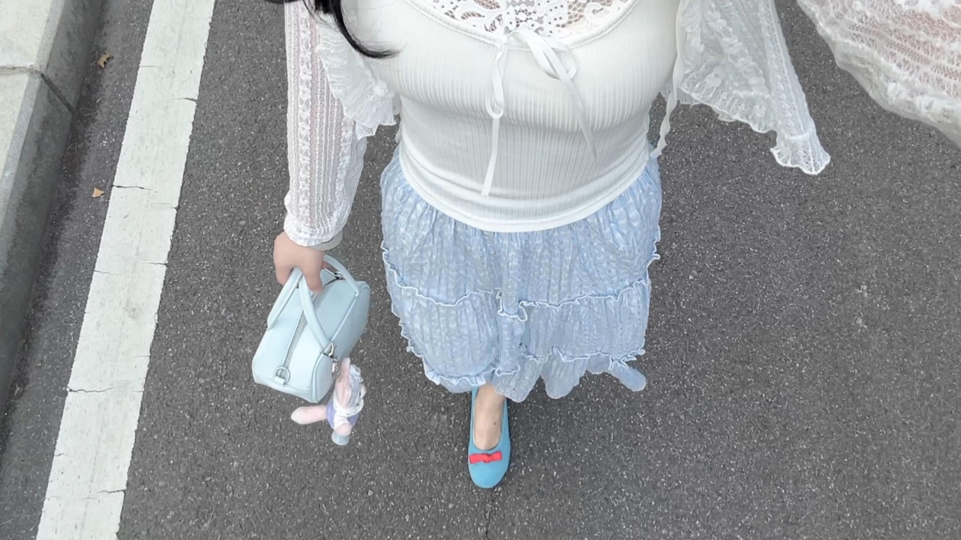 white flower (of lily magnolia)