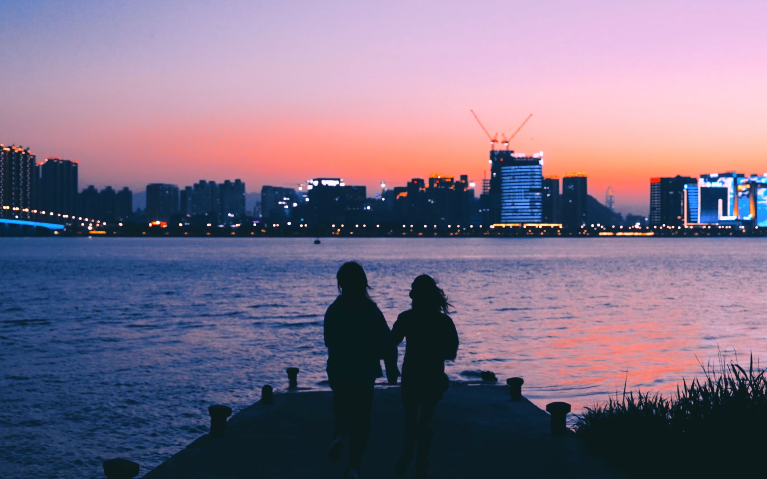 在静谧中相爱 并不比在癫狂中相爱减色