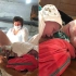 23岁乌克兰女子防空洞内生下孩子，周围枪声四起，母子合照太动人