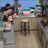 父亲带儿子来店里买奶茶，发现只有女店员一人，突然监控拍这一幕