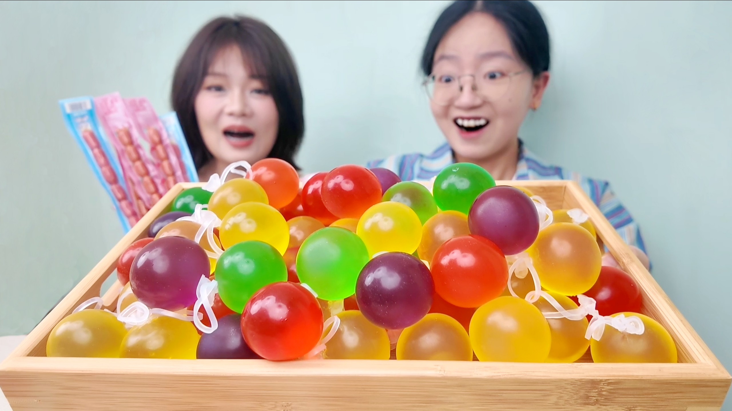 小学生劣质零食！别说小孩我也懵了…