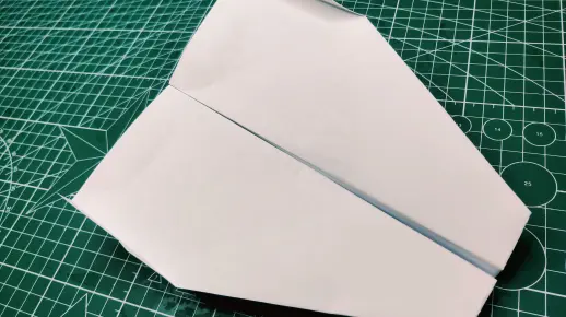 回旋纸飞机