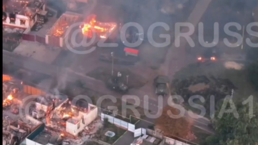 陆战英豪！俄军BMP3步战车单枪匹马击溃了由6辆各式装甲车组成的整支乌军装甲车队！BMP3步战车的30炮可谓是大发神威，乌军由轻型装甲车纵队毫无还手之力！