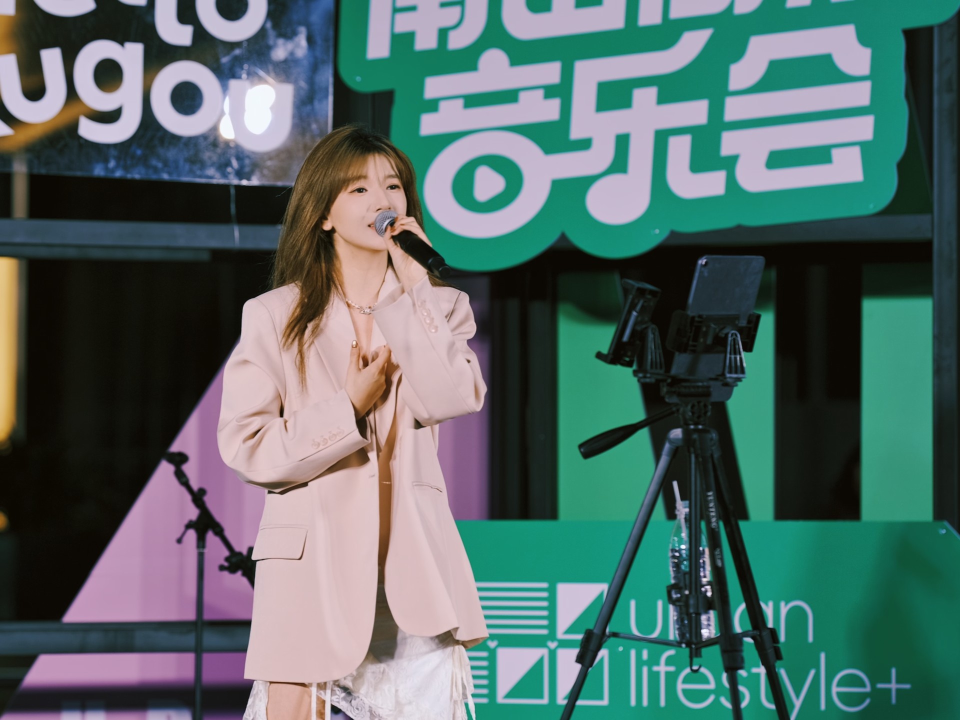 雪梨阿雪梨《爱与痛的边缘》