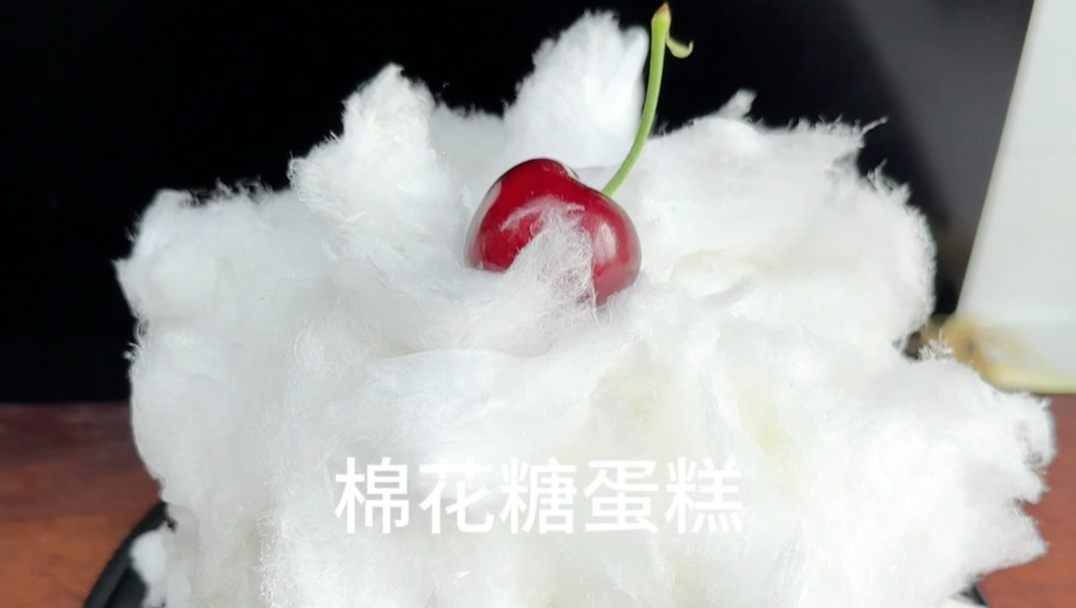 这是我小时候最渴望拥有的～棉花糖蛋糕好像一个大大的霉豆腐呀！还做了逗小孩的章鱼哥和蟹老板！