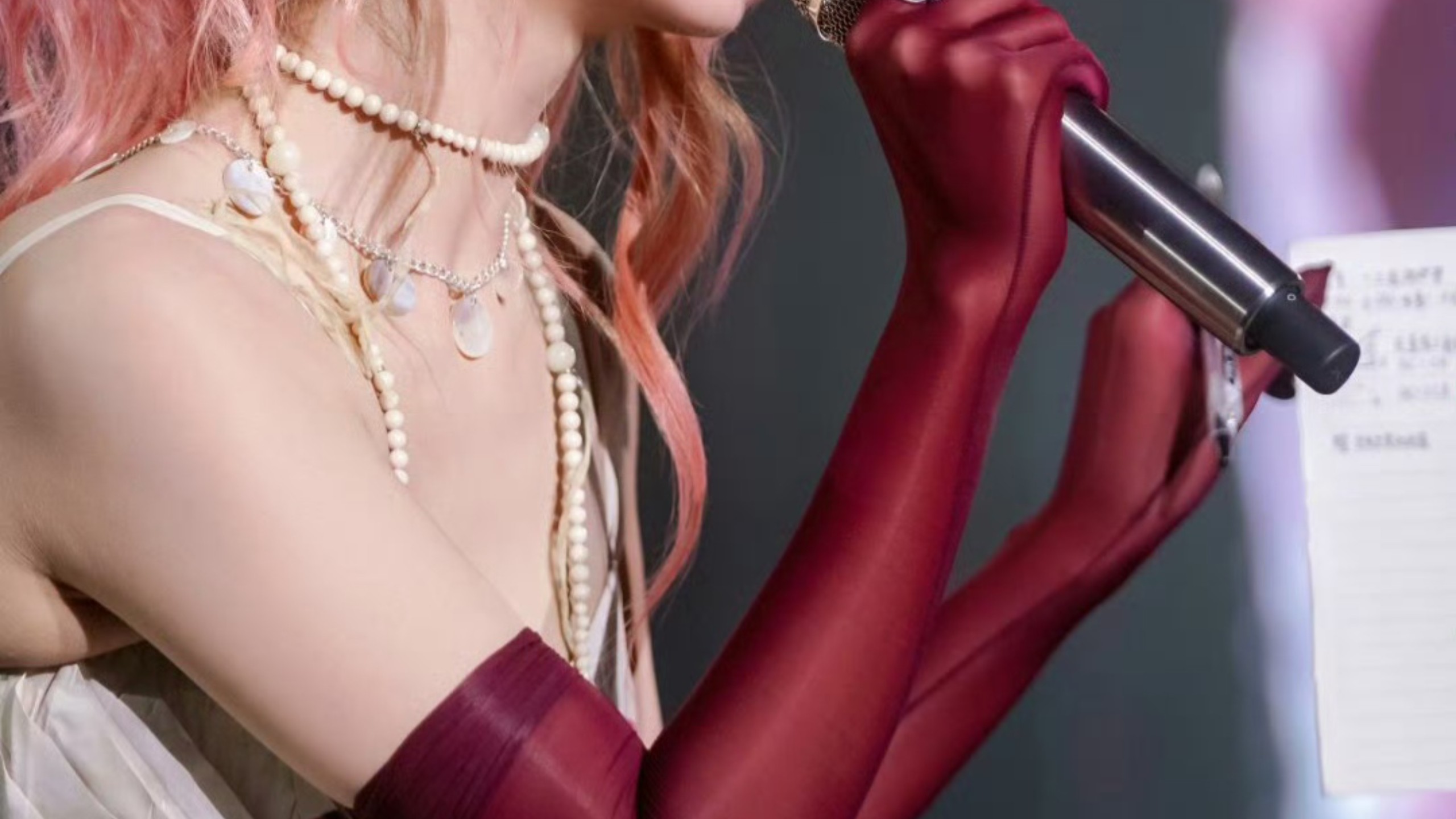 薛凯琪这么喜欢戴手丝，不只是好看这么简单吧！