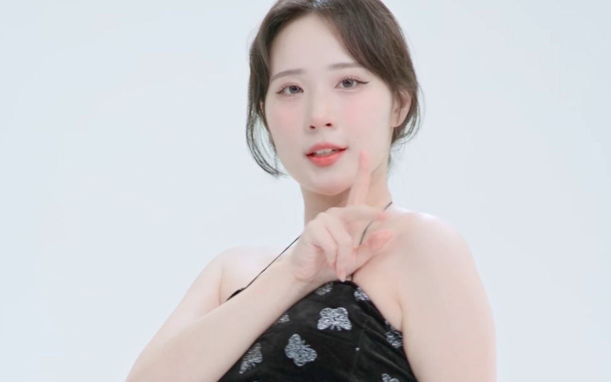 Illusion Jung In Black Dress