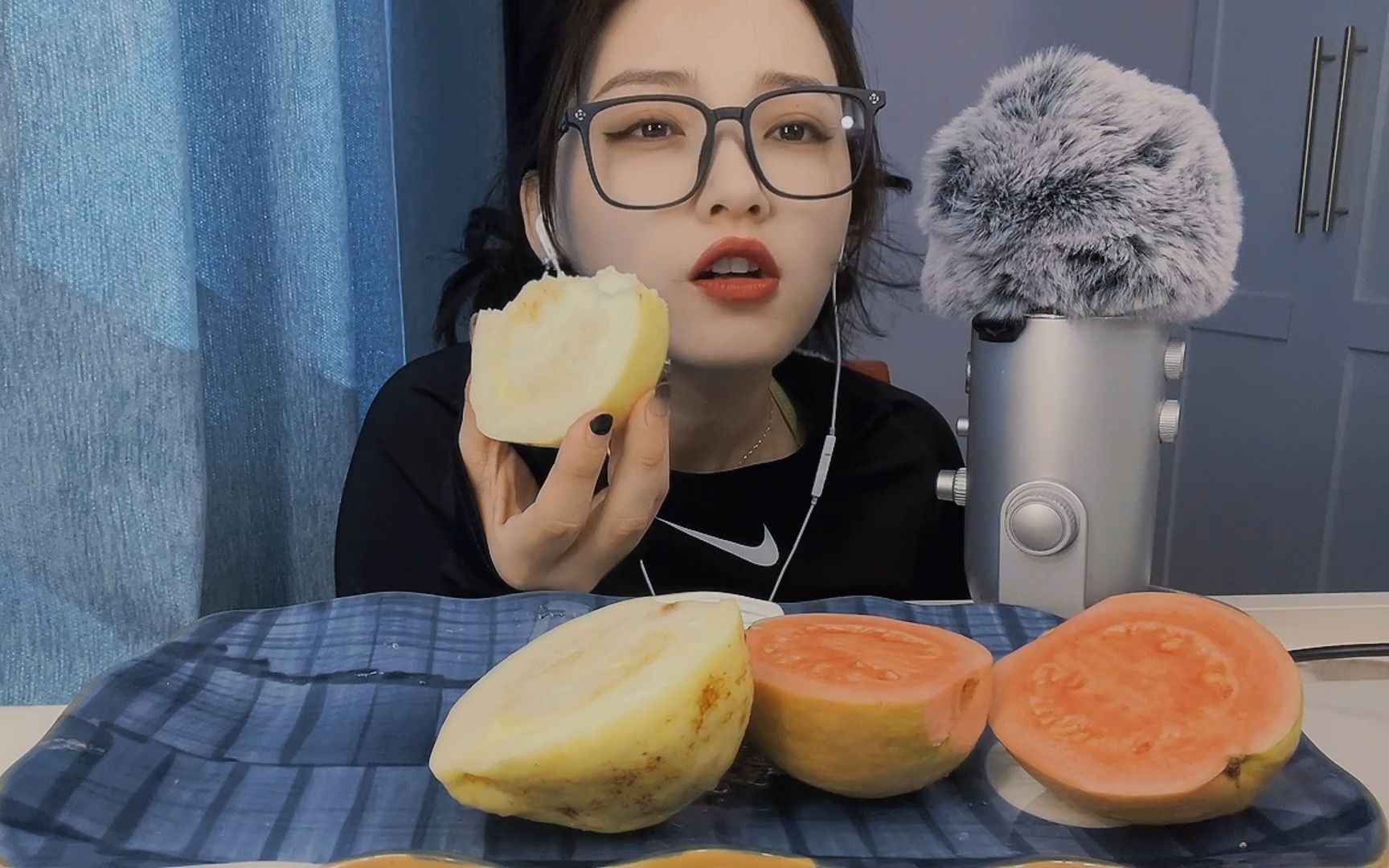 安静吃芭乐组合，奶油白心，酸甜红心，我都很爱，但我听说罢了吃多了便秘？？真的假的？/