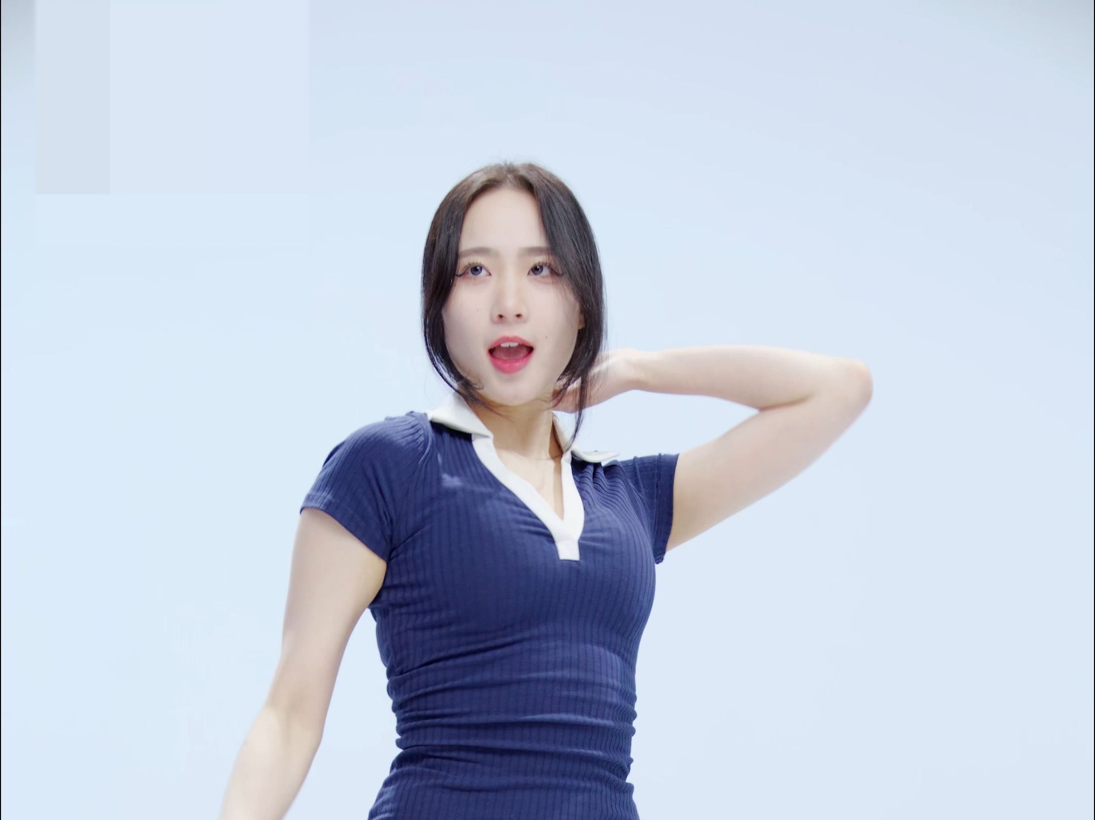 郑仁 bing bing 蓝连衣裙