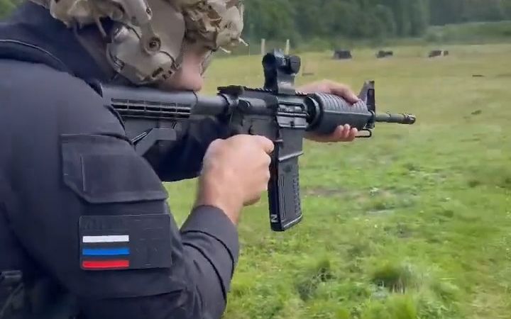 俄罗斯大叔与中国产CQ-A步枪的训练日常