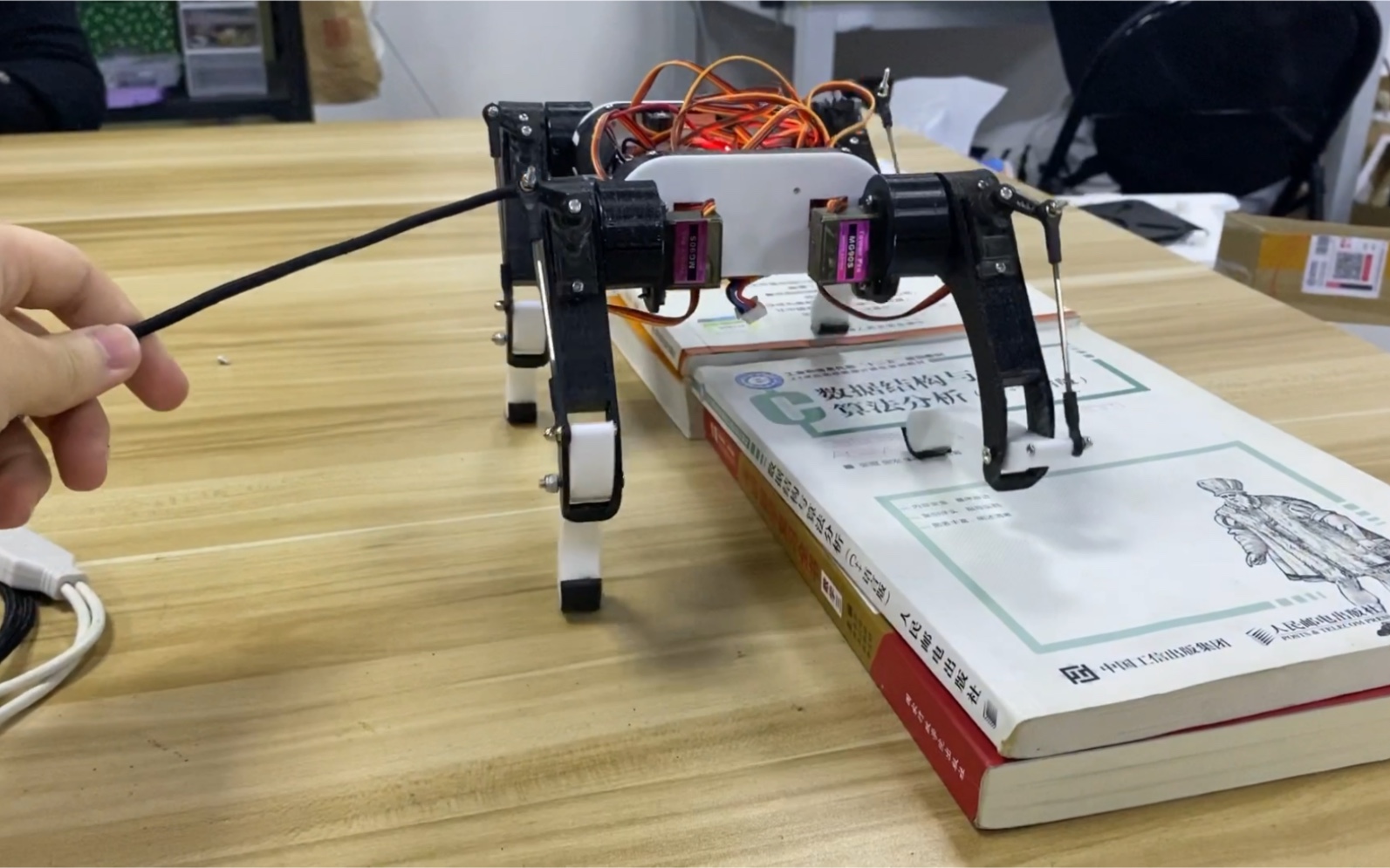 百元级开源舵狗侧向稳定性测试v0.1 灯哥开源四足机器人 机器狗_哔哩哔哩_bilibili