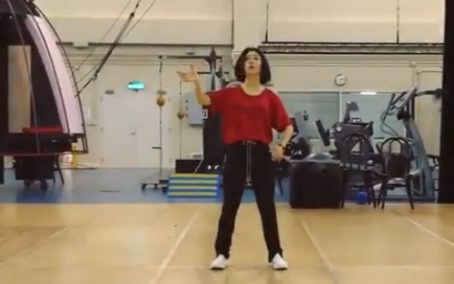 练机械舞的Lia kim（这是真机器人吧