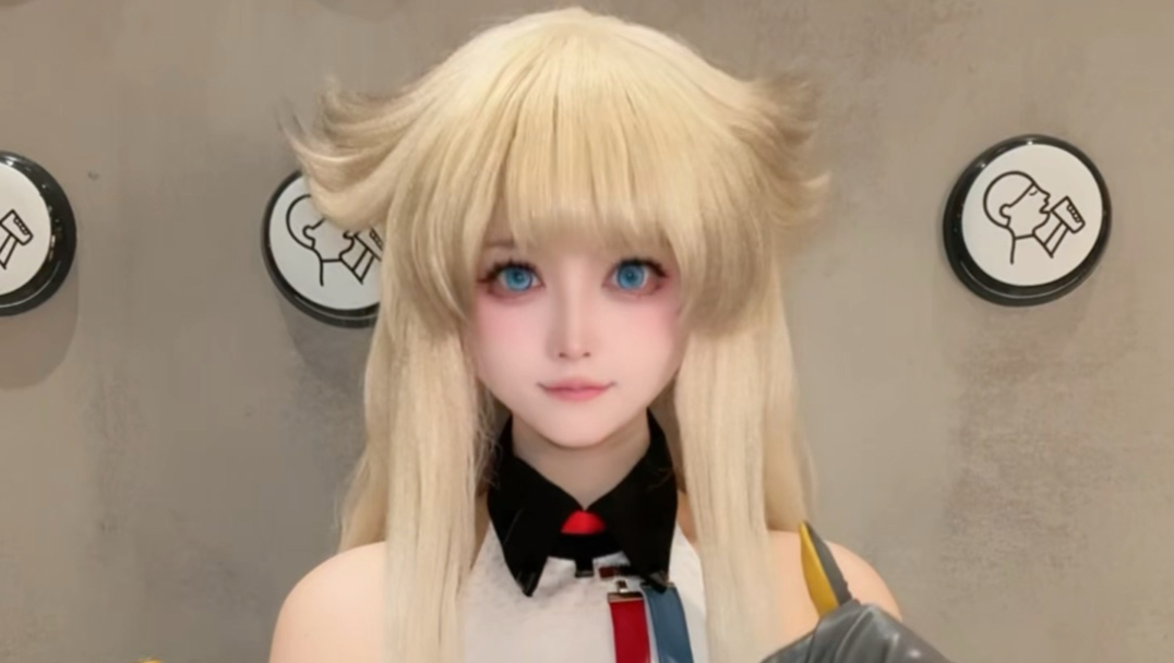 你这看板娘怎么看起来呆呆的