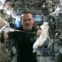 【空间站实验】在太空拧毛巾会是什么样？