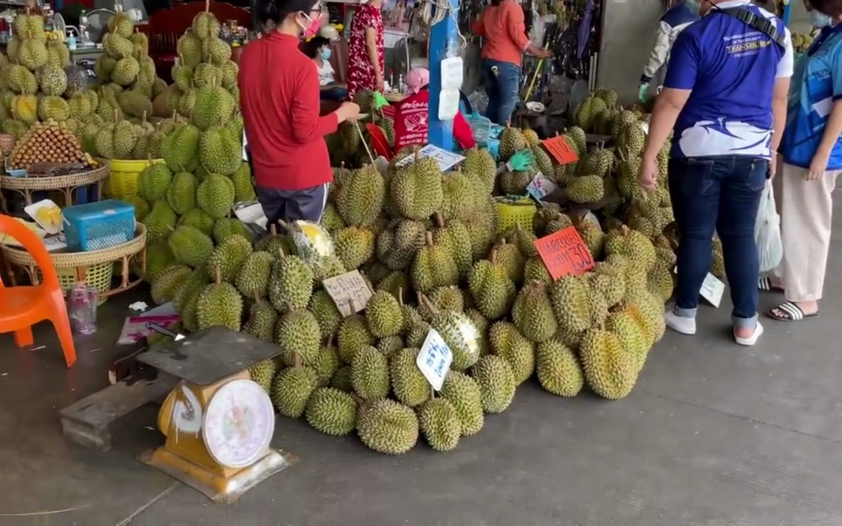 越南榴莲大量上市，在当地一斤11元，出口日本中国价格翻了5番