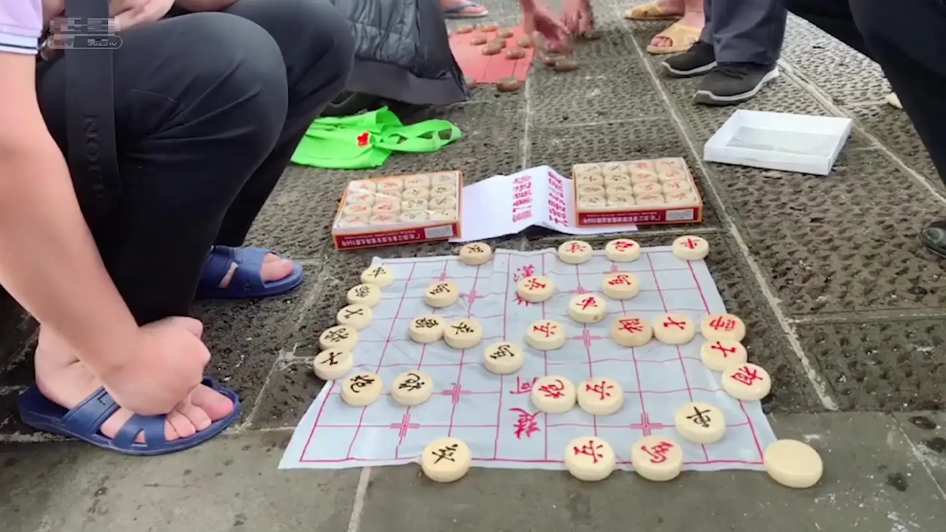 国家象棋大师孙浩宇伪装流浪汉，血洗路边摊，老头纷纷表示不服