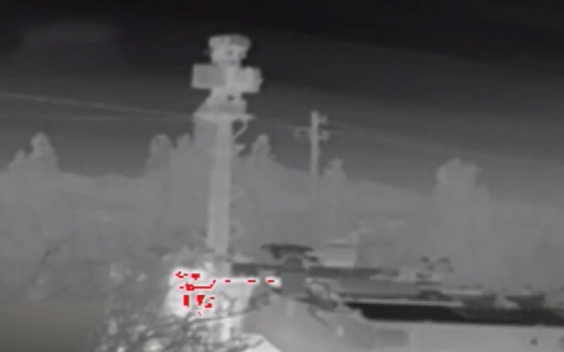 夜战怎么打？解放军合成部队夜袭，曝光多种新武器