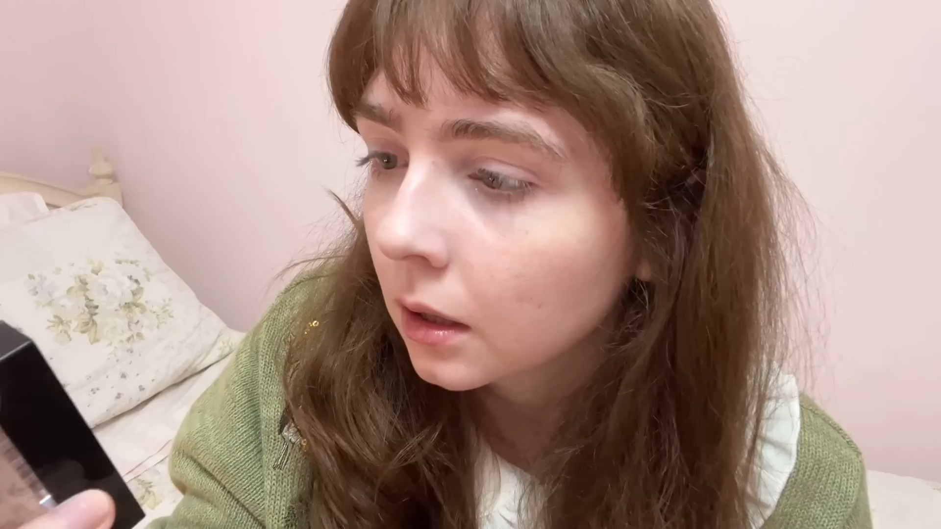 [clara] awkward girl does her makeup ASMR ♡