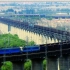 中国最长火车，长4公里，有四个火车头，一眼看不到边