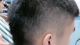 夹发板发型教程男 4fa13e0710dc3865f4db7d1cabdc23f281b94e83.jpg@280w_158h_1c_100q.jpg