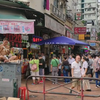香港鸭寮街每日都是人头涌涌，想买便宜的电器就来这，超多选择
