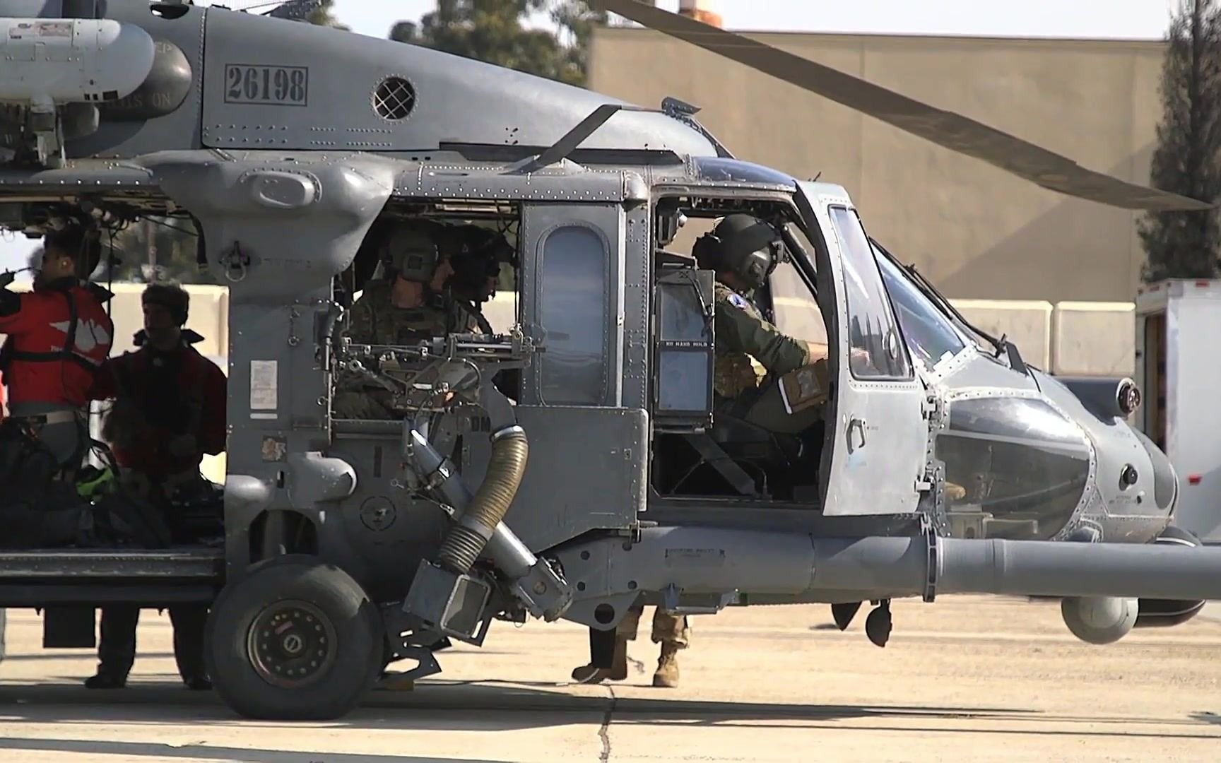 实拍最新美军直升机救援训练视频！