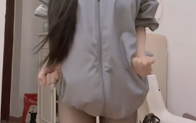 Your girlfriend is online.