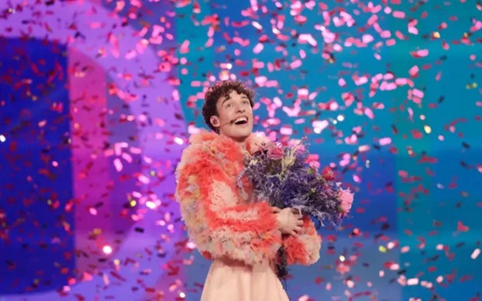 ✨2024欧视|24岁的瑞士说唱歌手尼莫力压克罗地亚代表夺得冠军，得奖歌曲《The Code》讲述尼莫作为非二元性别人士的自我发现之旅