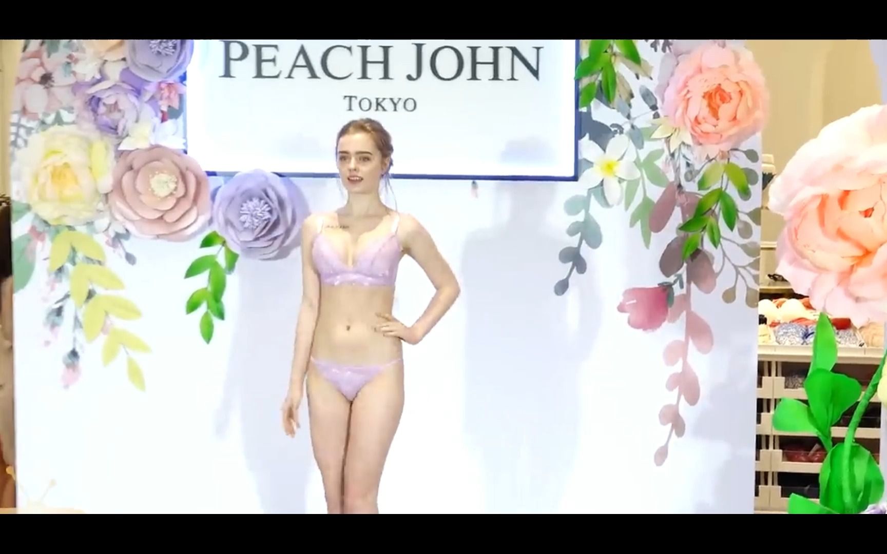 Focus Far View Close View Detail Lingerie Show
