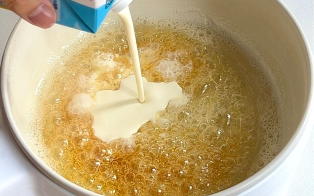 原来自制太妃酱这么简单！白砂糖 水 淡奶油就可以做！！和小时候吃的味道一样