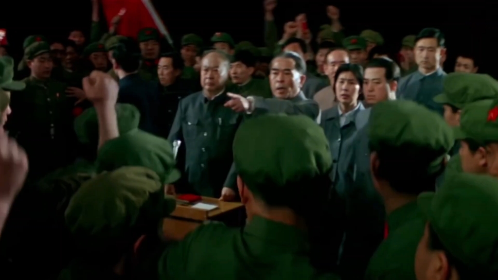 “大雪压青松，青松挺且直。要知松高洁，待到雪化时”