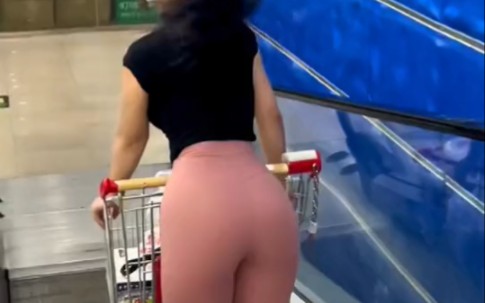 Would you mind if your girlfriend wore yoga pants to the grocery store?