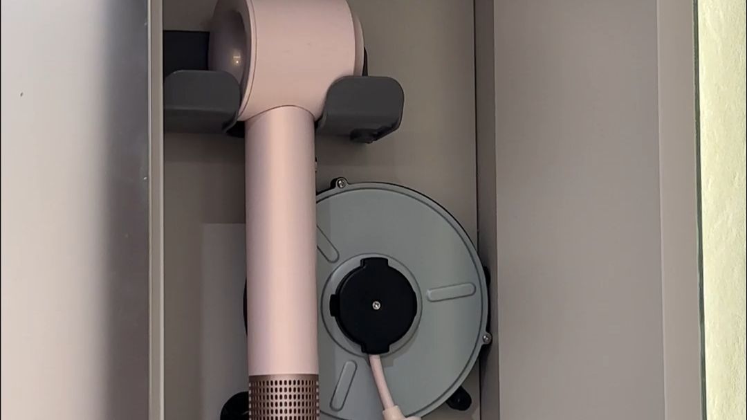 思路打开！懒人自动收线吹风机收纳改造💡